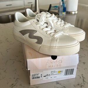 Blowfish Women’s Vice Lace Up Sneaker 8.5